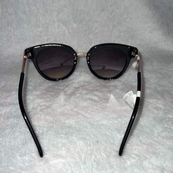 Guess Sunglasses - Picture 5 of 5